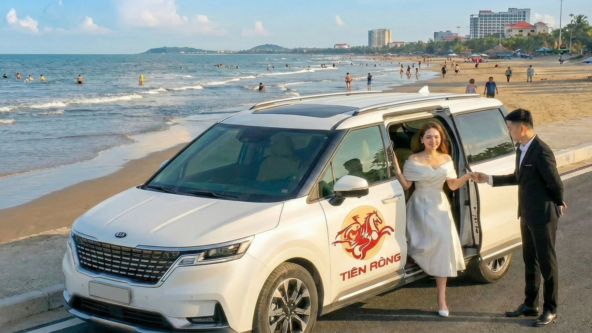 Đội xe du lịch đi lễ đời mới