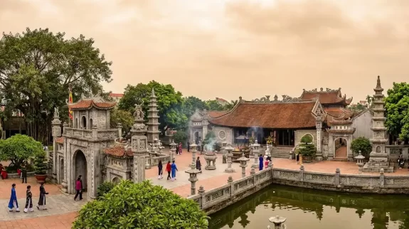 xe đi đền mẫu phủ giày